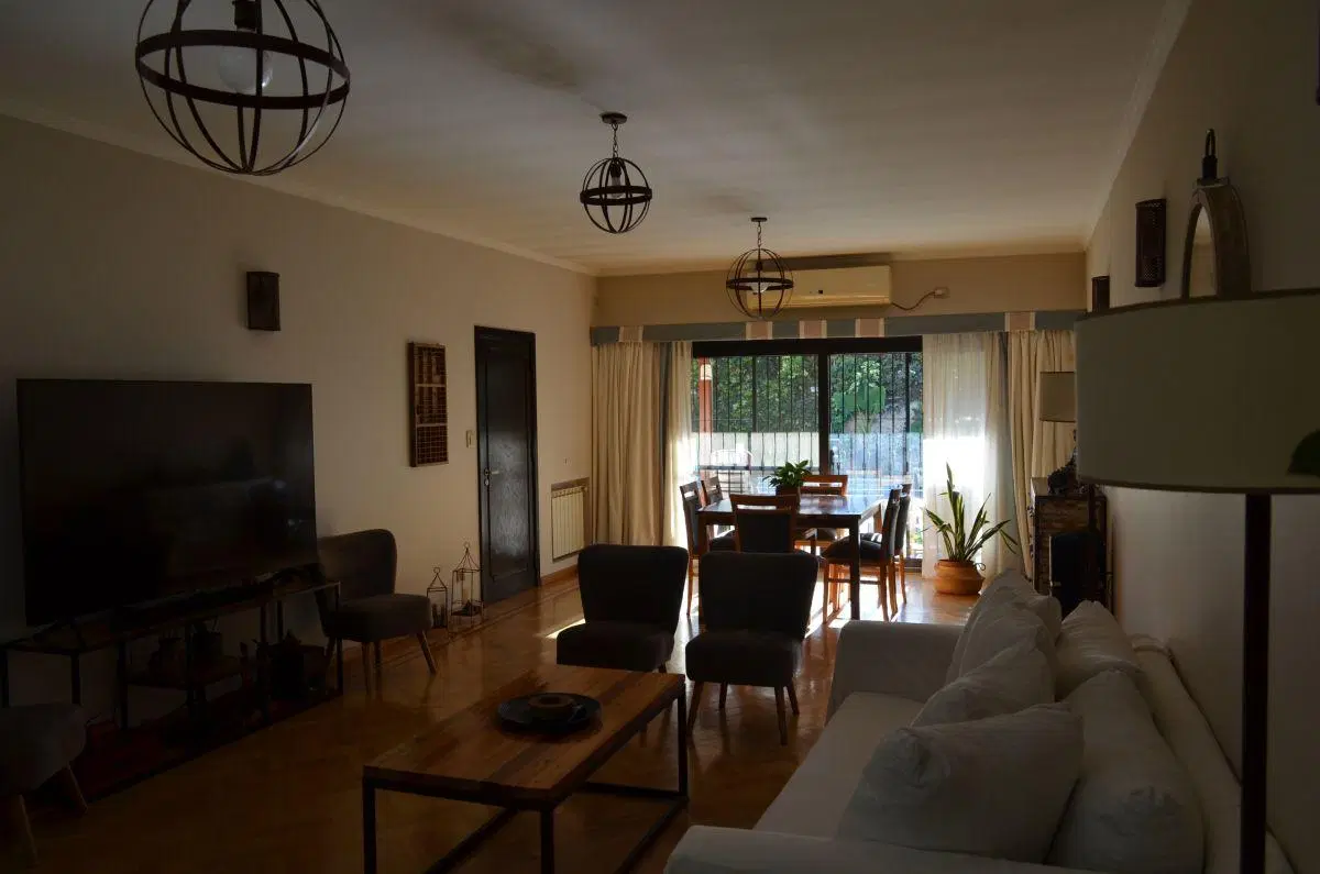 MUY BUENA CASA EN EXCELENTE UBICACIÓN 2