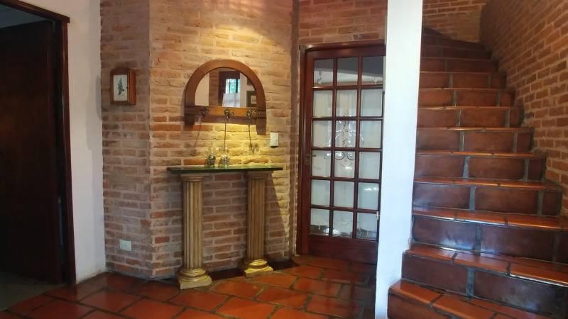 Foto de Casa en Venta, 3 Plantas, Jardín y Pileta - Ubicada en Martínez., imagen 2