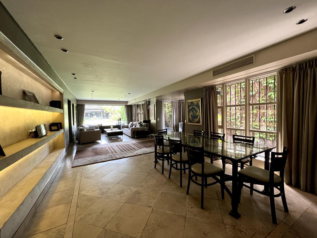 Foto de Espectacular Casa de 8 Ambientes con Muy Lindo Jardín! - San Isidro, imagen 3
