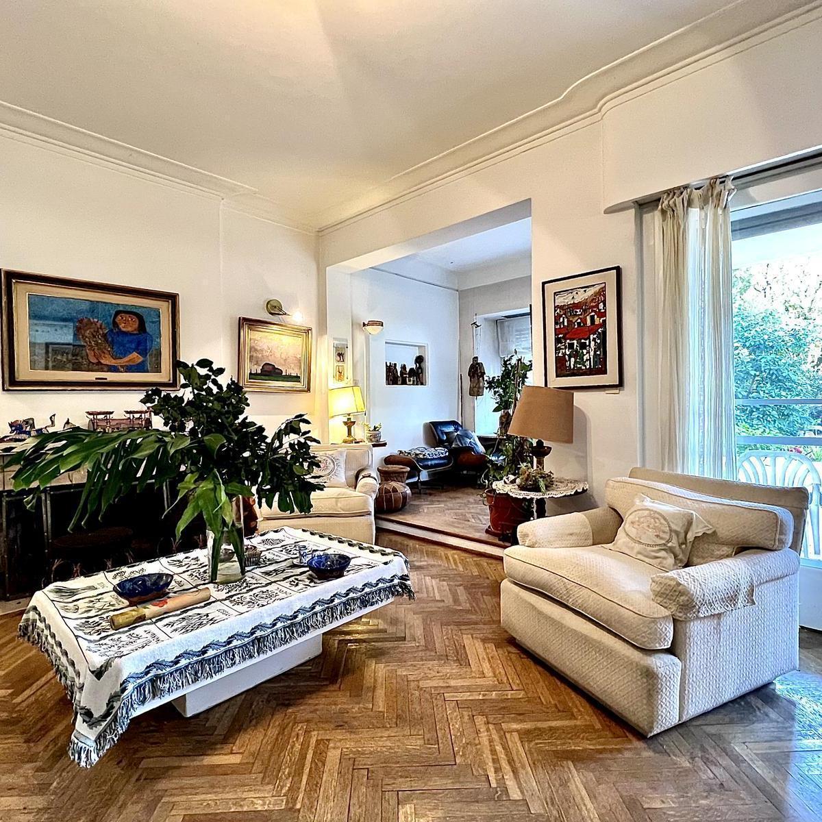Casa en Venta de 3 Plantas con Fantástico Jardín, Pileta y Cochera - Vicente López 2