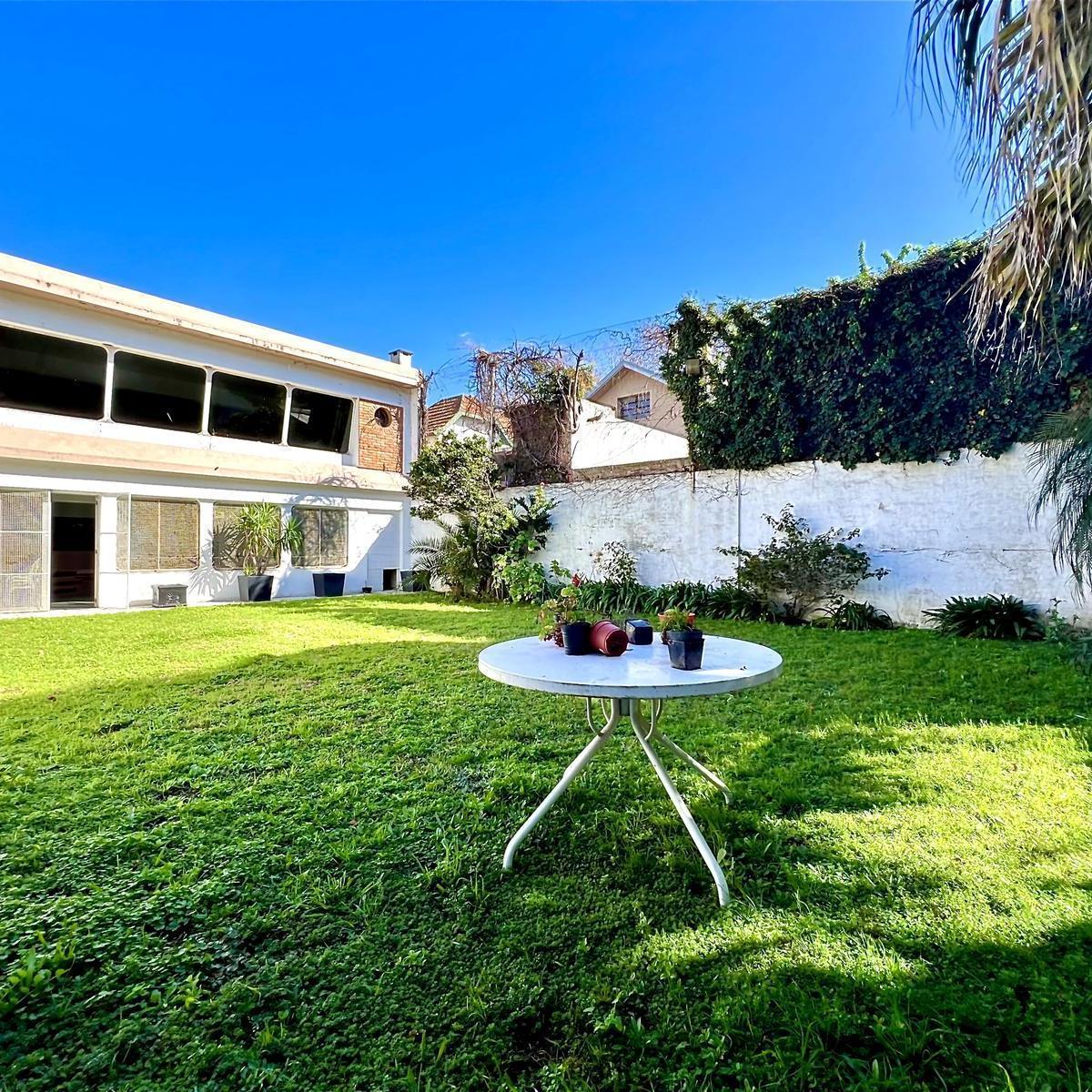 Casa en Venta con Jardín, Pileta, Playroom y Garage Para 3 Autos - Florida, Vicente López 3