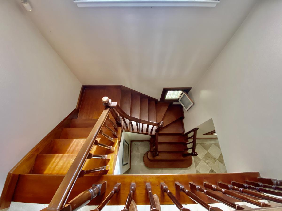 Espectacular Casa en Venta de 2 Plantas - La Horqueta 3