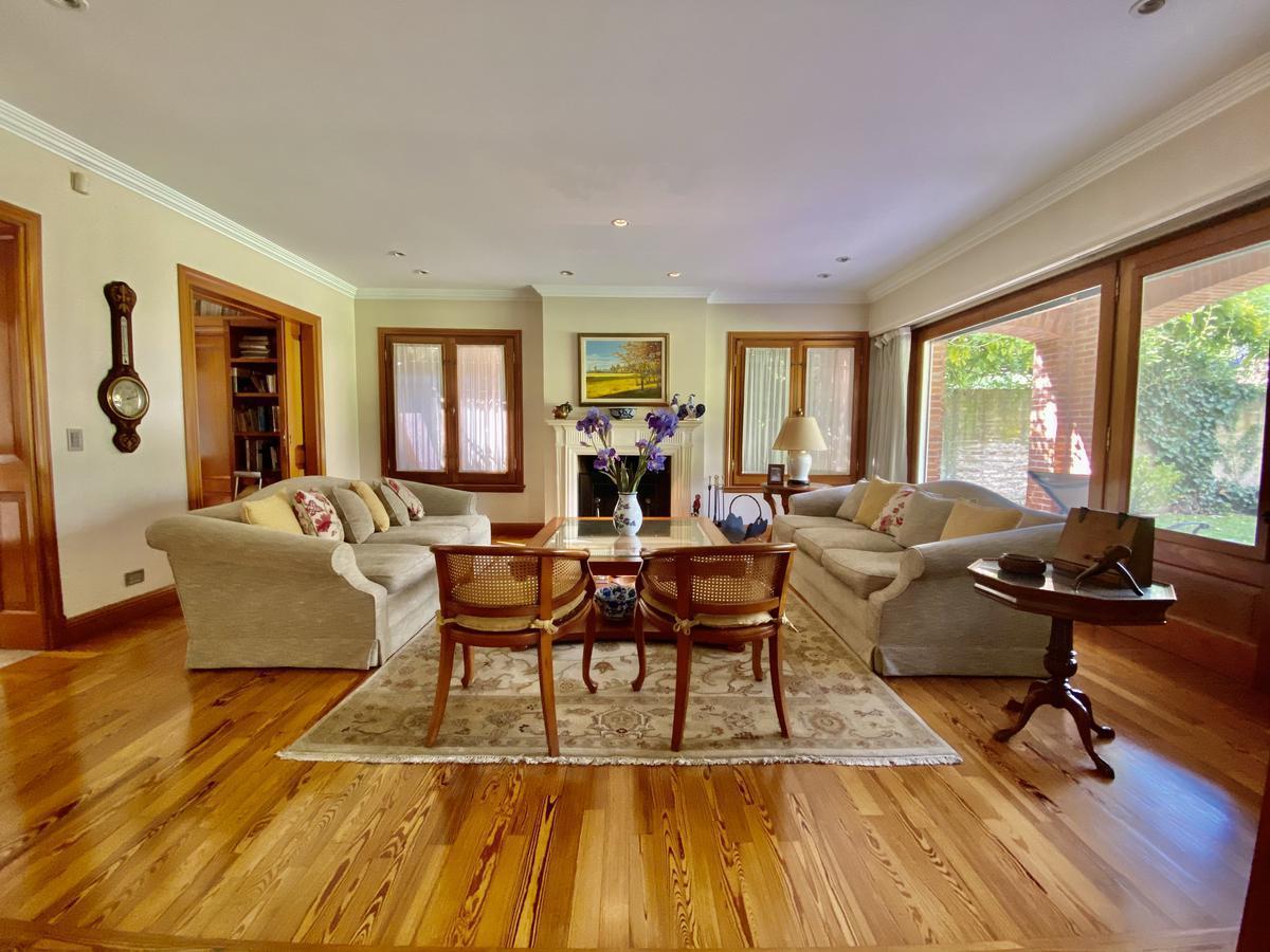 Espectacular Casa en Venta de 2 Plantas - La Horqueta 4