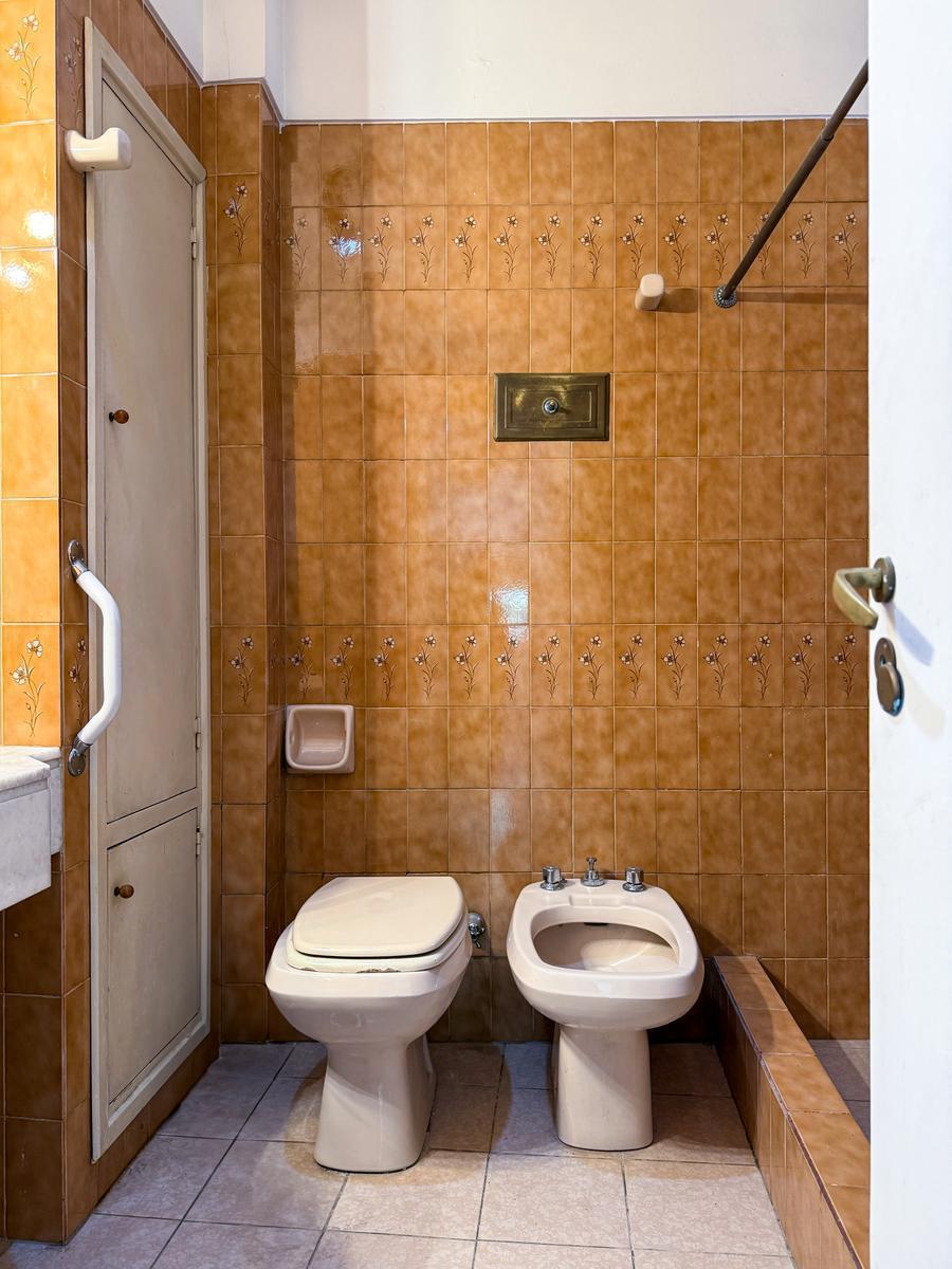 Foto de Departamento en Venta, Piso de 4 Ambientes Con 2 Balcones, Muy Luminoso, imagen 2
