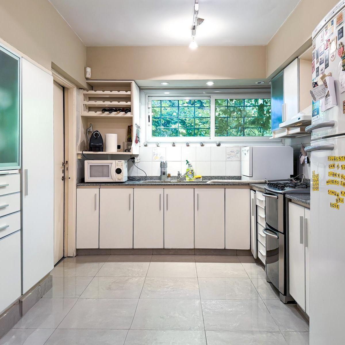 Casa en Venta, 2 Plantas, con Jardín, Pileta y Cochera - Vicente López 3