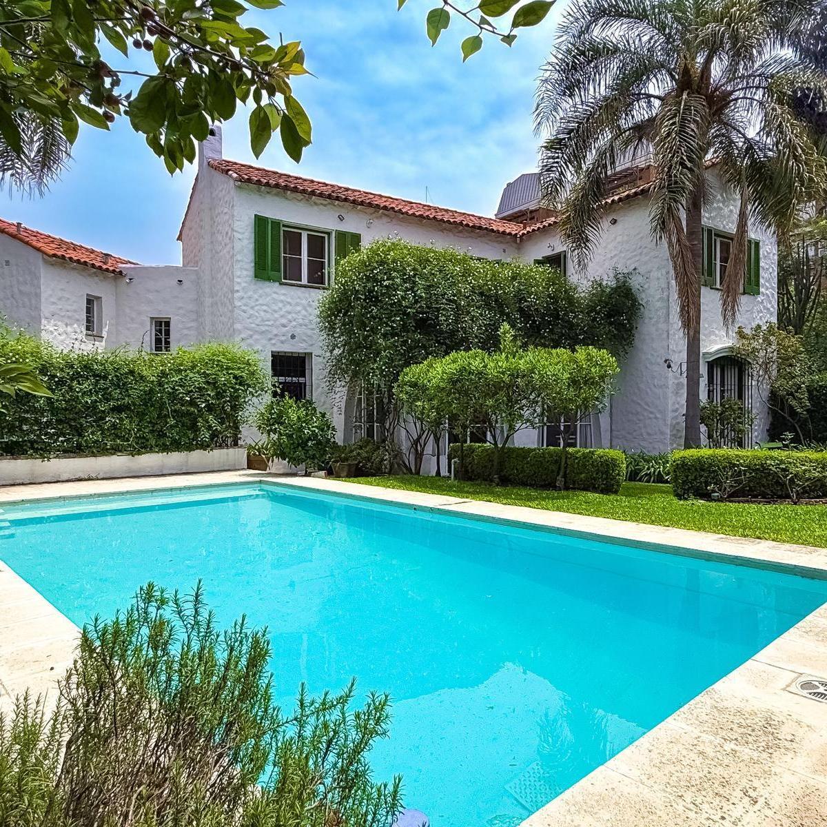 Casa en Venta, 3 Plantas, Gran Jardín, Pileta y Cochera - San Isidro 2