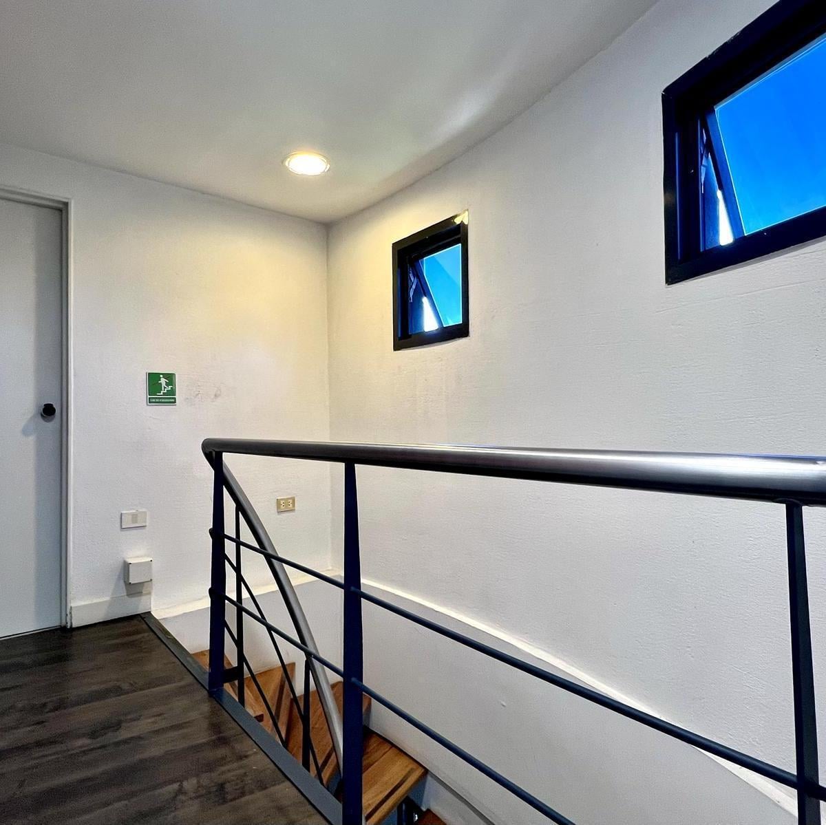 Foto de Excelente Oficina En Alquiler De 2 Plantas, Con Terraza y 3 Cocheras, imagen 5