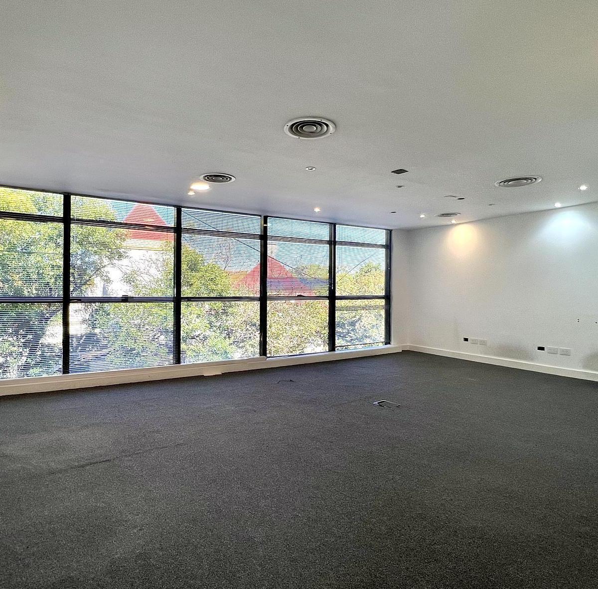 Foto de Excelente Oficina En Alquiler De 2 Plantas, Con Terraza y 3 Cocheras, imagen 3