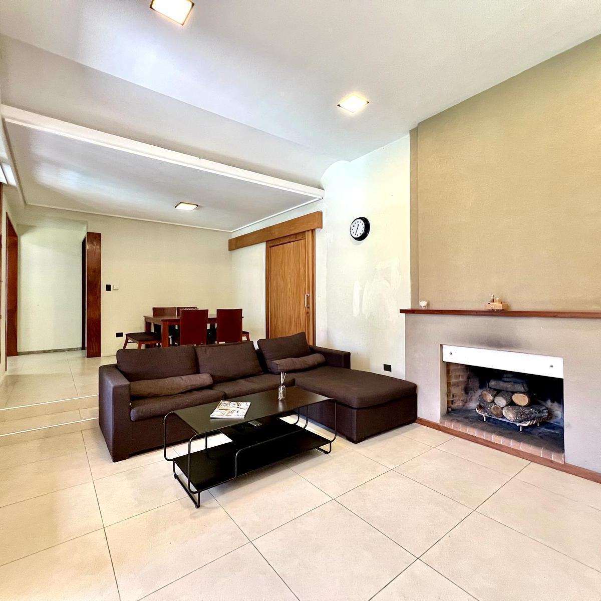 Divina Casa en Venta, 2 Plantas, Jardín y Pileta - Martínez