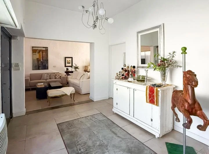 Foto de Casa en Venta de 2 Plantas en La Lucila, Con Patio y Pileta, imagen 4