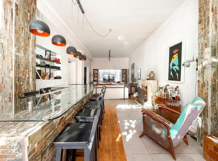 Foto de Casa en Venta de 2 Plantas en La Lucila, Con Patio y Pileta, imagen 2