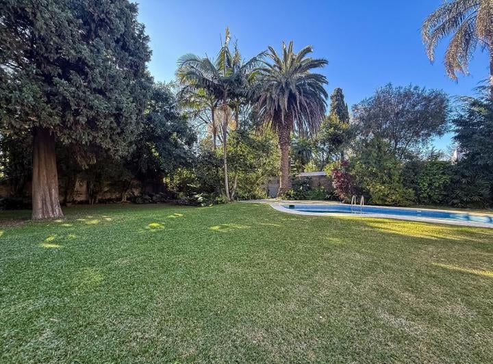 Casa en Venta en Vicente López, 2 Plantas Con Gran Jardín y Pileta 1