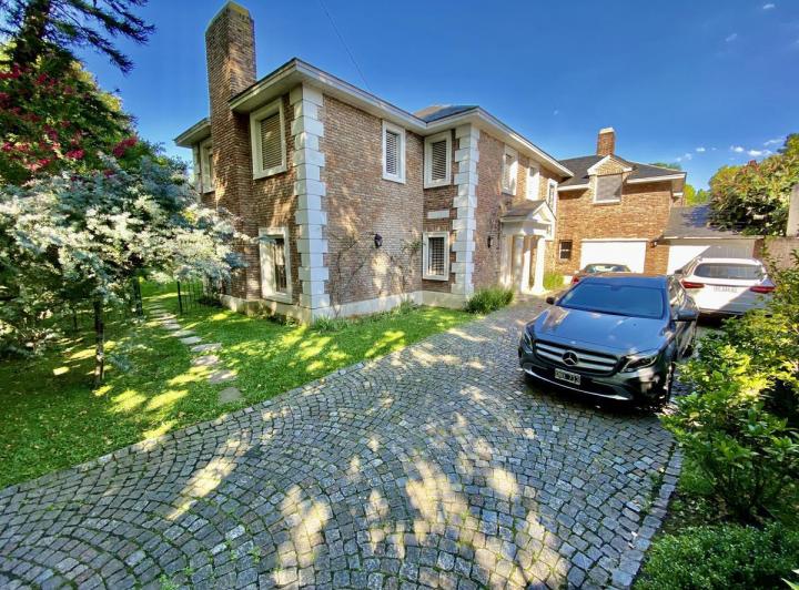 Foto de Espectacular Casa de Estilo Francés en Venta Con Jardín y Pileta - Acassuso, imagen 1