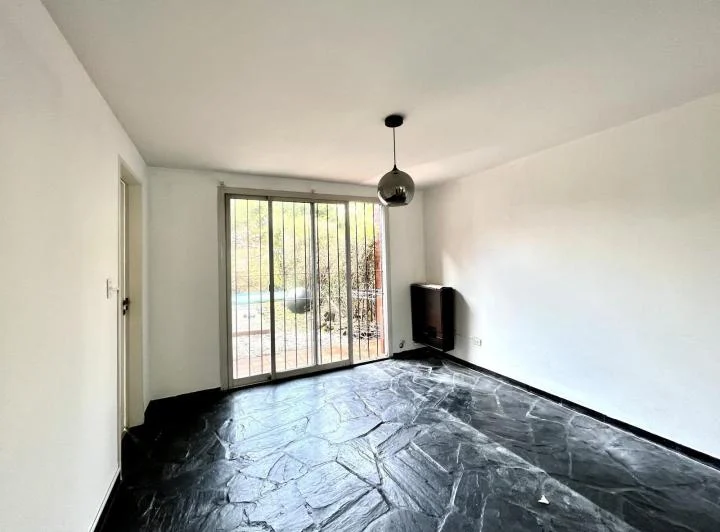 Casa en Alquiler, Tipo Dúplex de 3 Plantas, Con Jardín, Balcón y Cochera en San Isidro 4