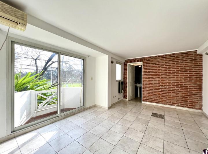 Casa en Alquiler, Tipo Dúplex de 3 Plantas, Con Jardín, Balcón y Cochera en San Isidro 3