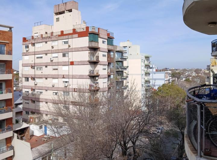 Departamento en Alquiler, 2 Ambientes Con Balcón y Cochera - Vicente López 2