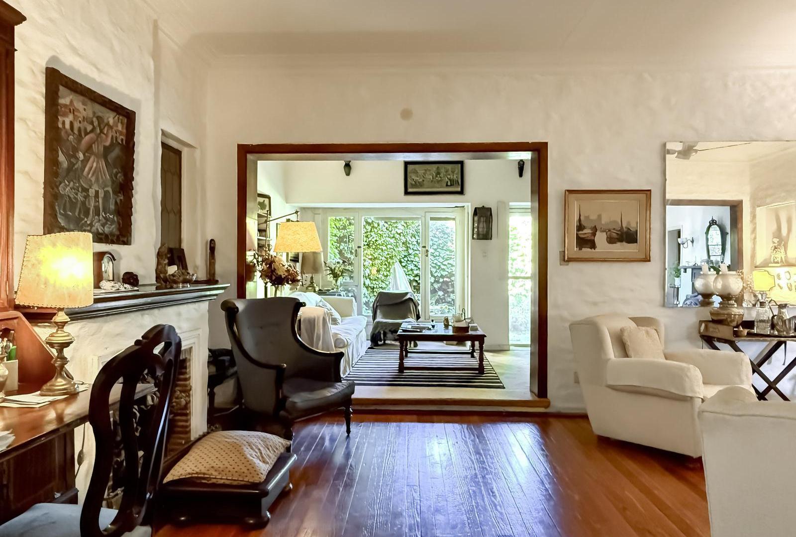 Casa en Venta de 2 Plantas Con Jardín, Excelente Ubicación en Olivos, Vicente López