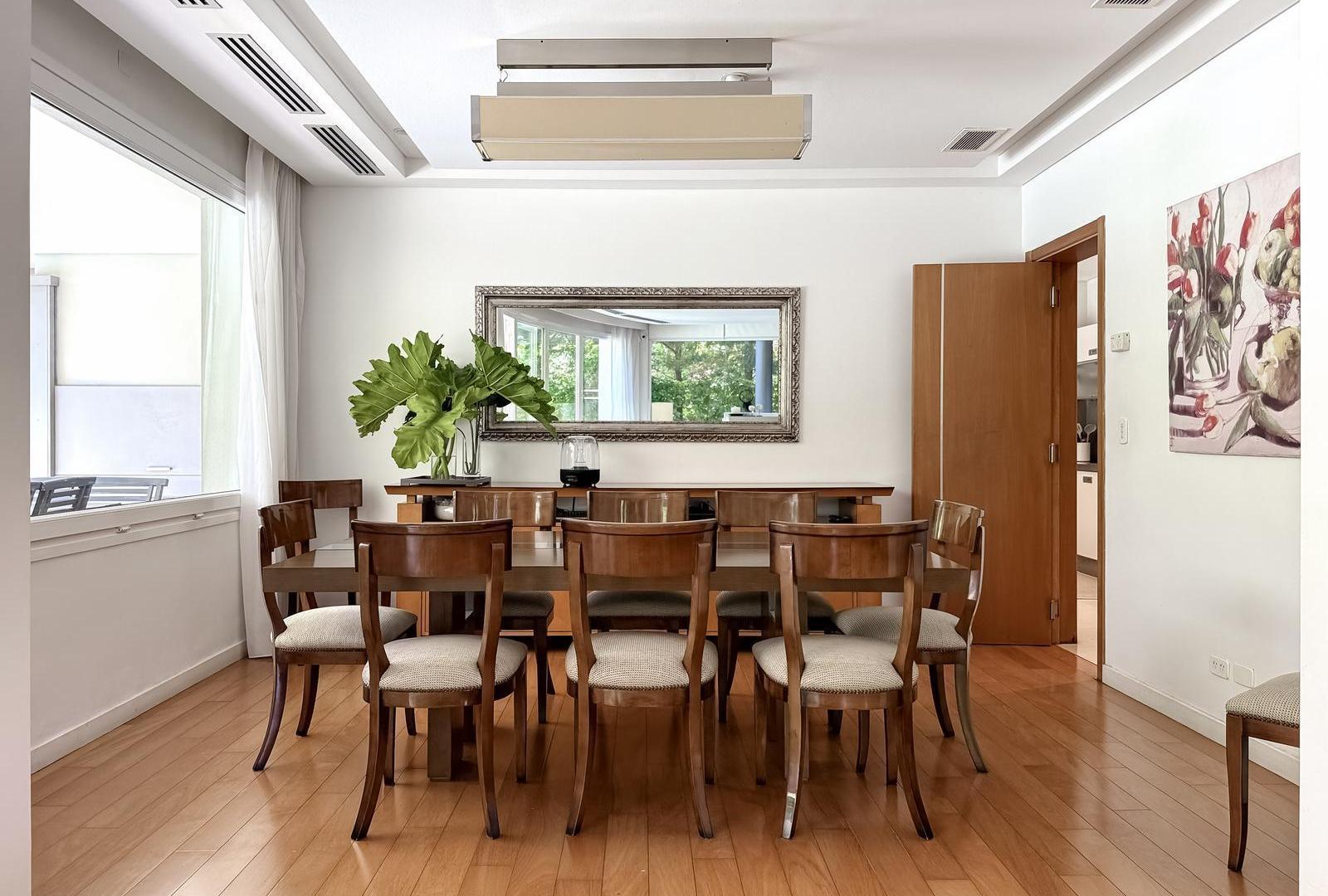 Foto de Moderna Casa en Venta, 3 Plantas, Jardín, Pileta y Cochera - Acassuso, imagen 5