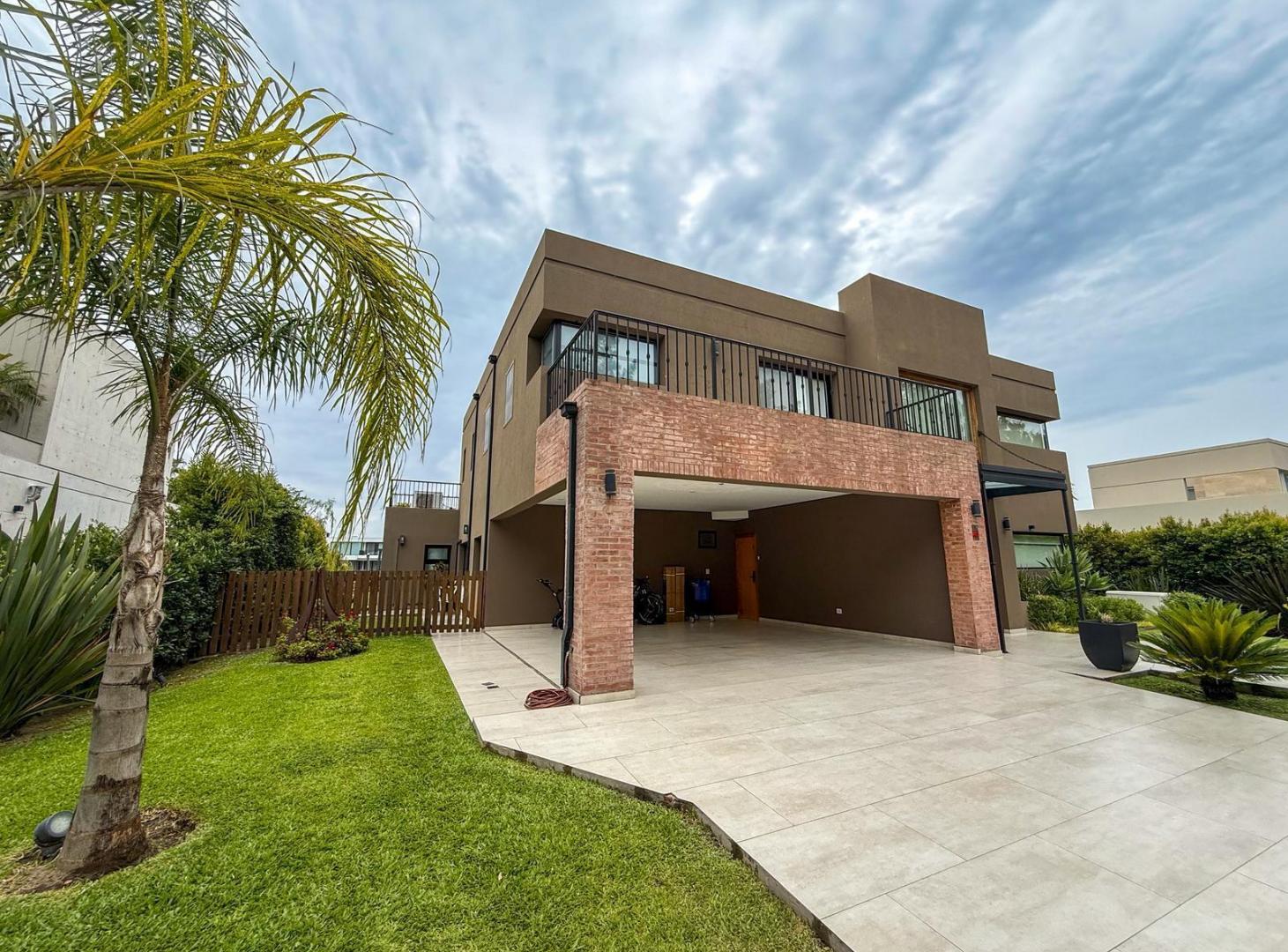Casa en Venta de 2 Plantas Con Jardín, Barrio Albanueva, Rincón de Milberg, Tigre
