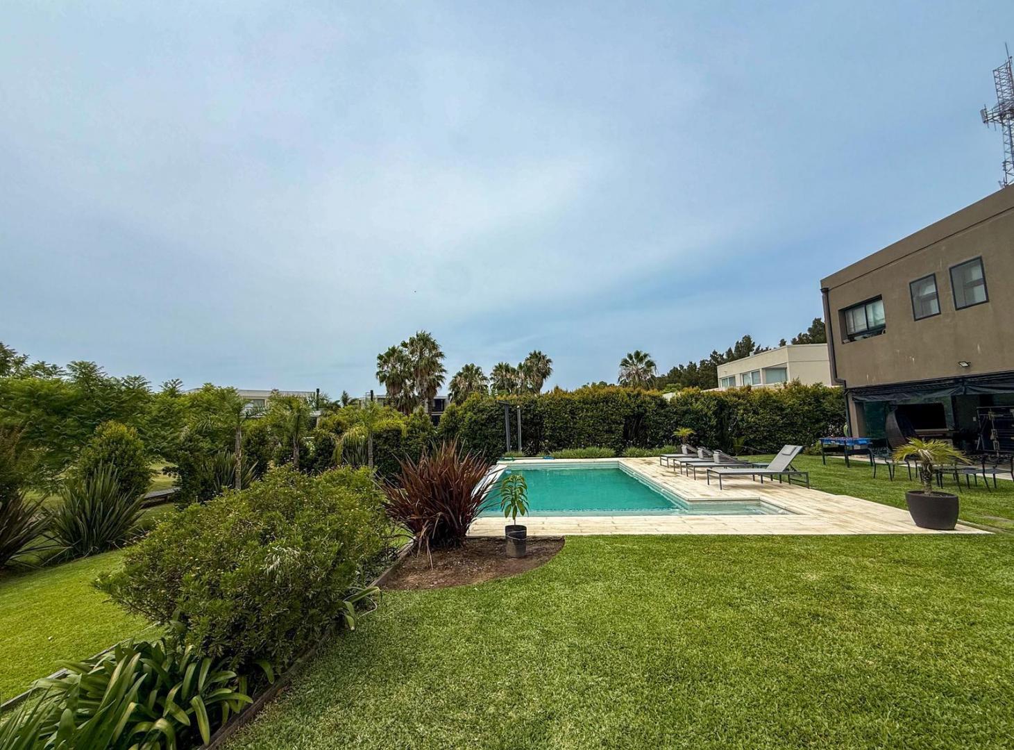 Foto de Casa en Venta de 2 Plantas Con Jardín, Barrio Albanueva, Rincón de, imagen 4