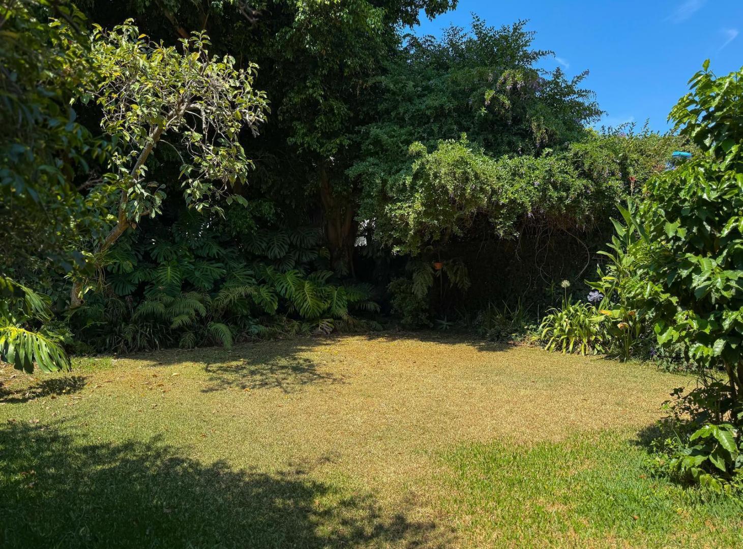 Casa en Venta, 2 Plantas, Jardín y Cochera - Martínez, San Isidro