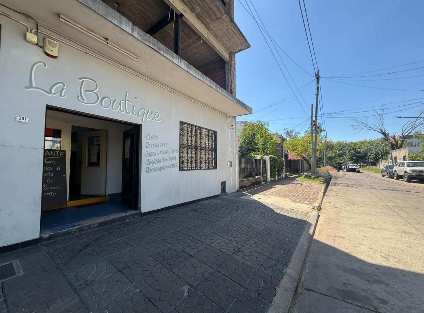 Foto de Local en Venta de 3 Plantas, con Patio - San Isidro, imagen 3