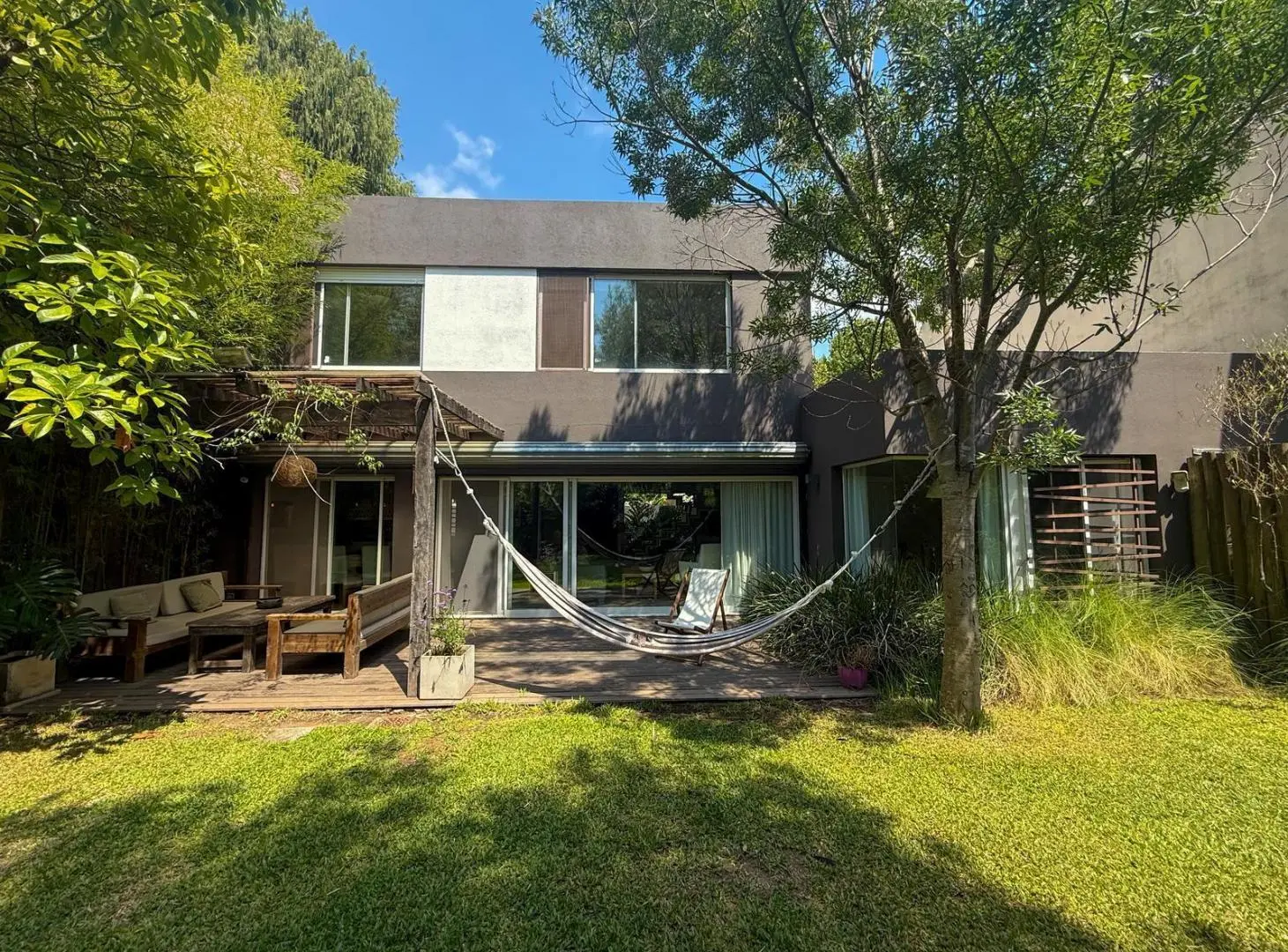 Casa en Venta, 2 Plantas, Con Jardín - Martínez, San Isidro 4
