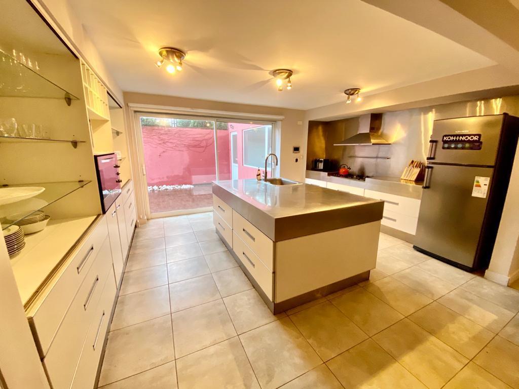 Foto de Casa en Alquiler, Con Jardín, Pileta y Cochera para 4 autos - Acassuso, imagen 5
