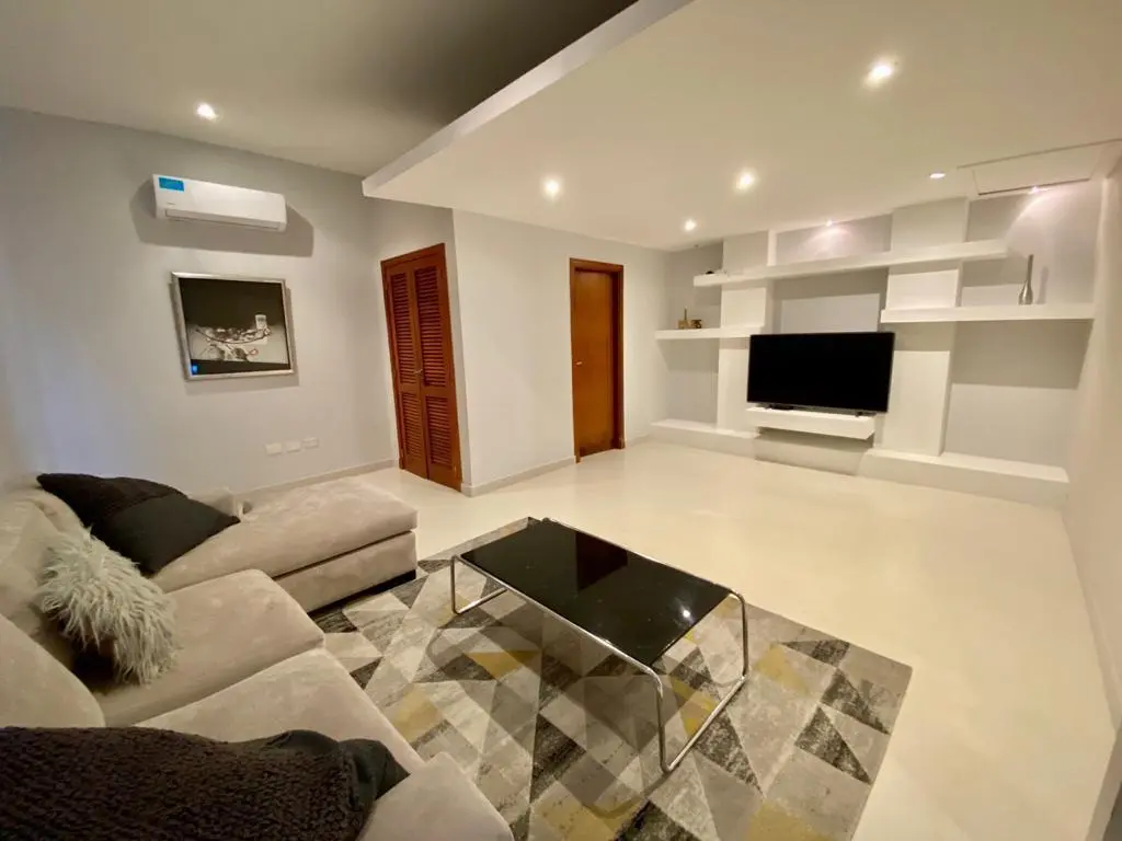 Casa en Alquiler, Con Jardín y Pileta - Acassuso 3