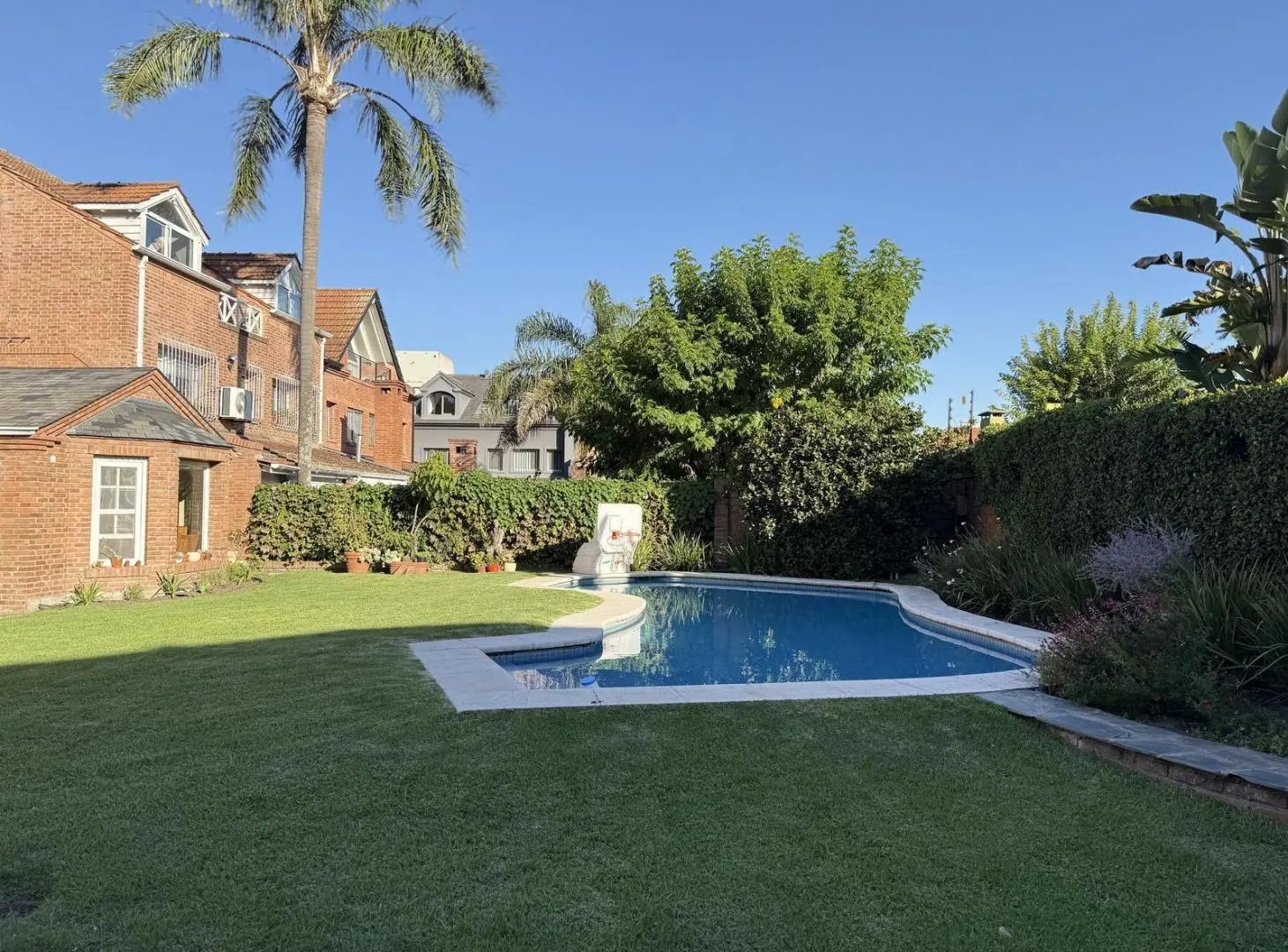 Casa en Alquiler de 2 Plantas, Con Jardín, Pileta y Garage - Martínez, San Isidro 5