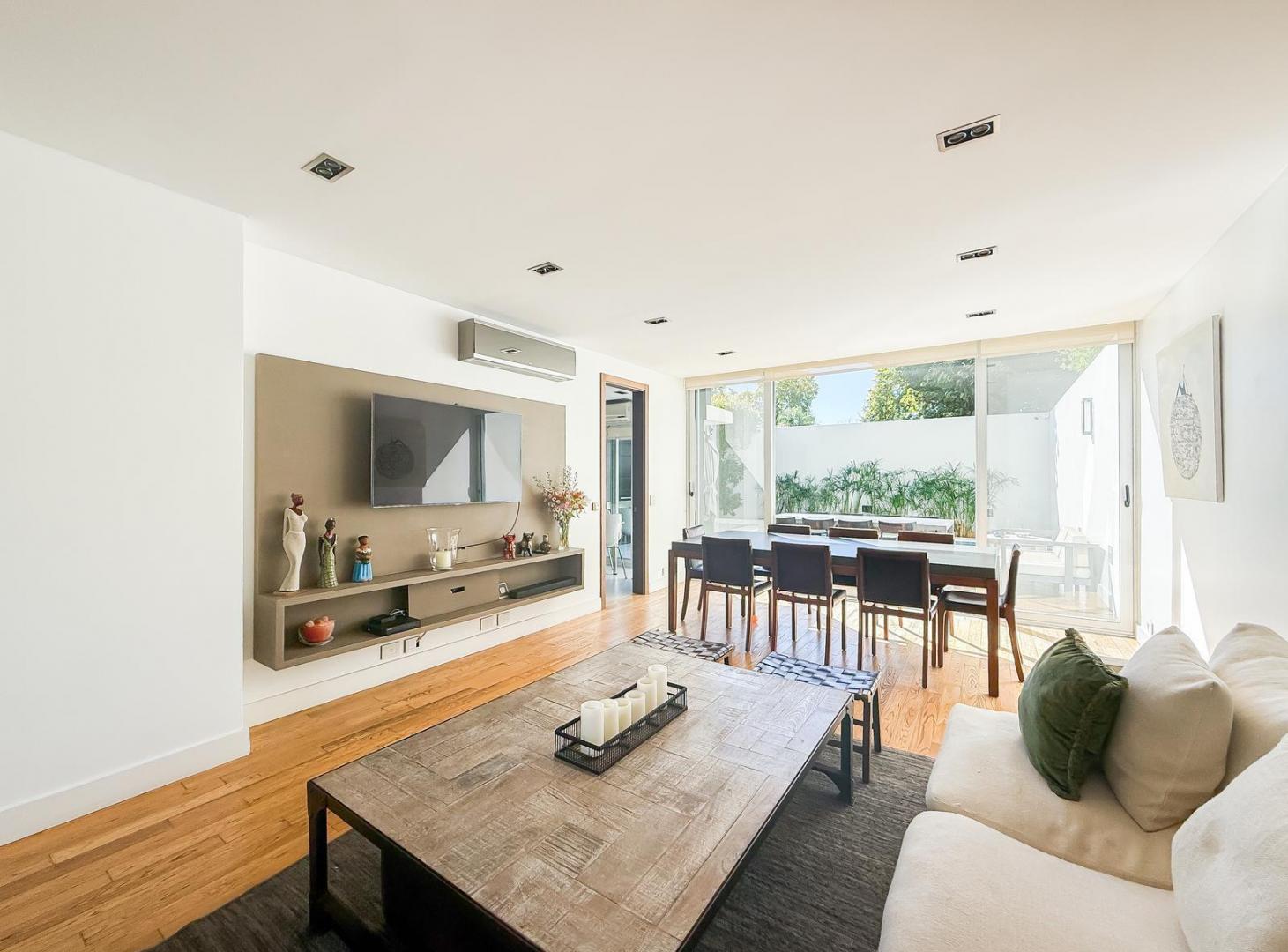 Casa en Alquiler de 4 Plantas, Con Jardín y Pileta - Olivos, Vicente López