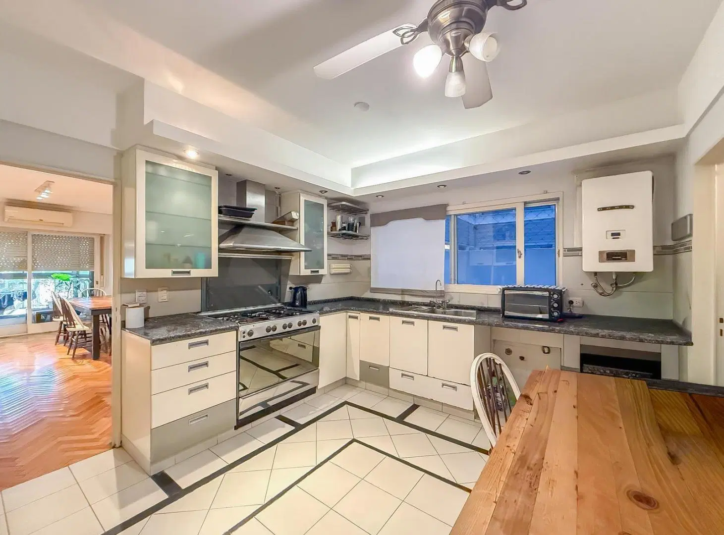Departamento en Alquiler de 4 Ambientes, Con Balcón - La Lucila 3