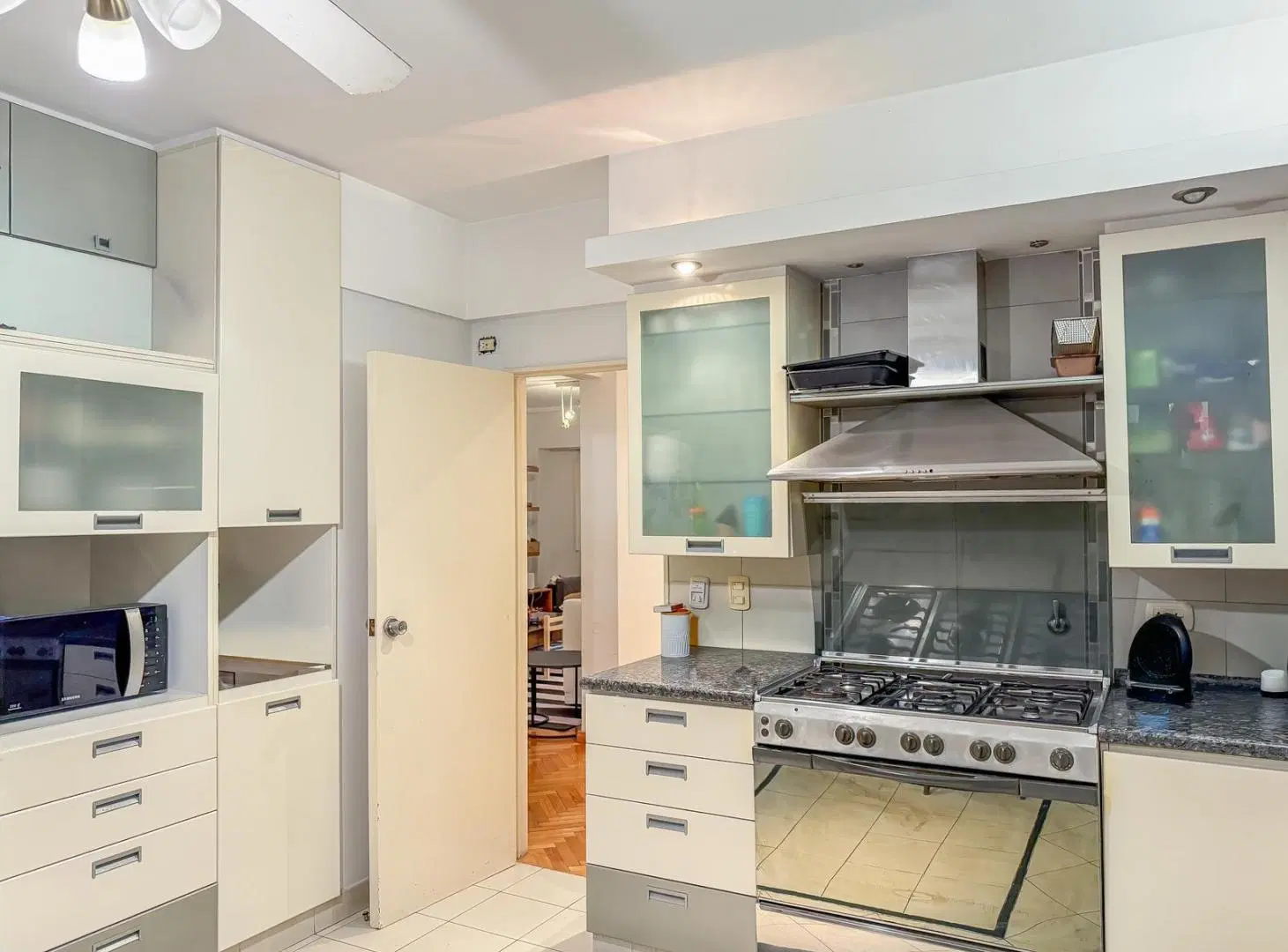 Departamento en Alquiler de 4 Ambientes, Con Balcón - La Lucila 1