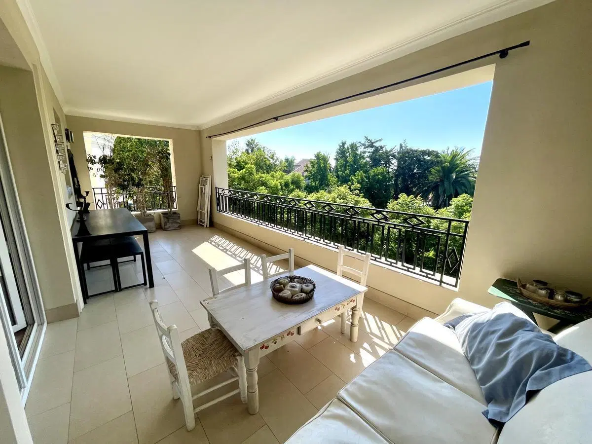 Departamento de 4 Ambientes En  Alquiler, Con Balcón y Cochera - Complejo Barrancas Al Río! 2