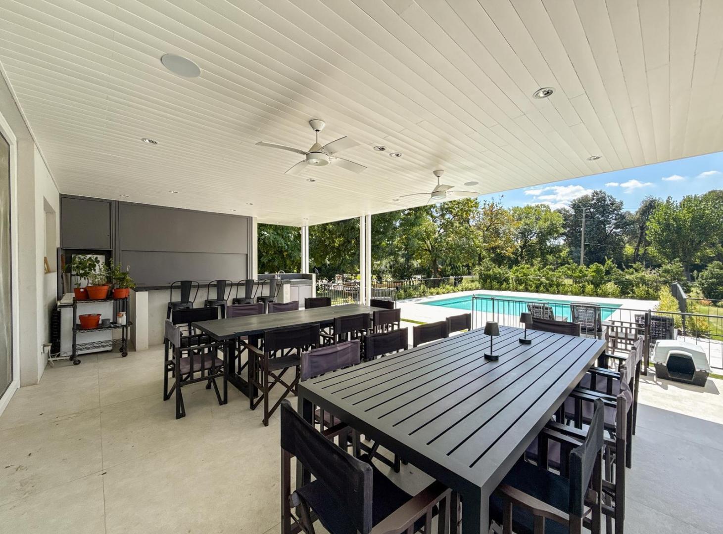 Foto de Casa en Venta de 2 Plantas, Con Pileta, Jardín y Parrilla - Mayling, imagen 2