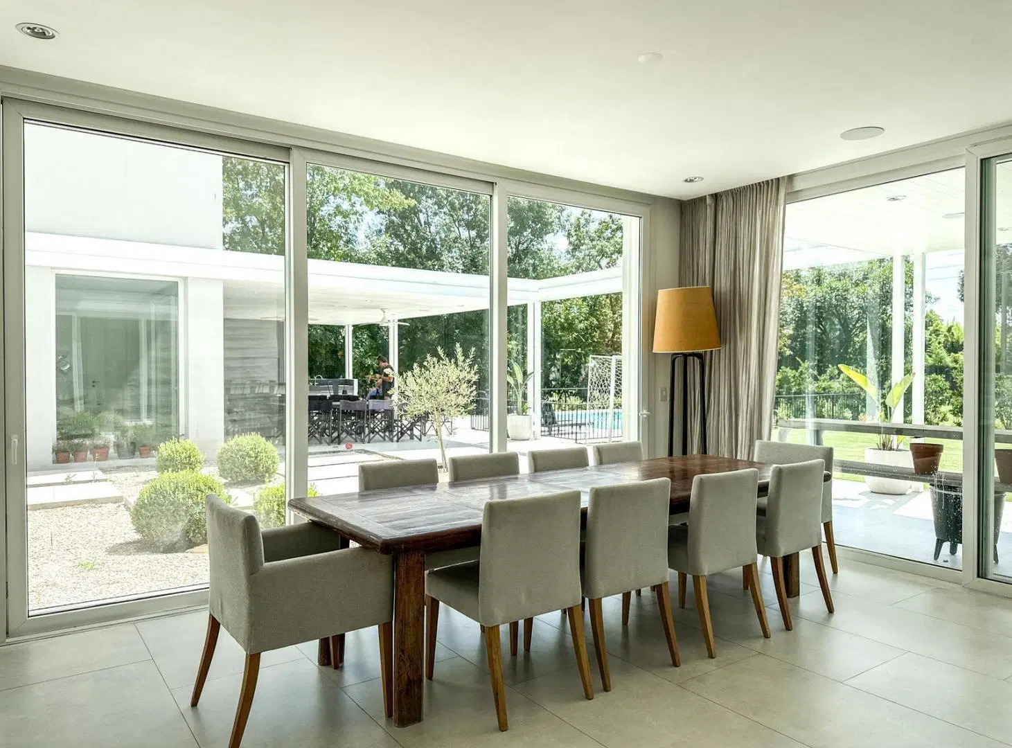 Casa en Venta de 2 Plantas, Con Pileta, Jardín y Parrilla - Mayling Club De Campo, Pilar 5
