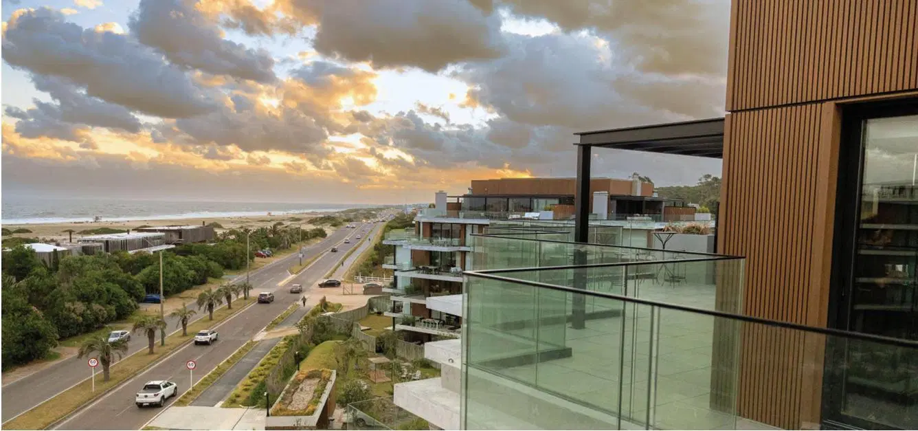 Departamento de 3 Ambientes, Con Balcón y Cochera - Punta del Este, Uruguay 4