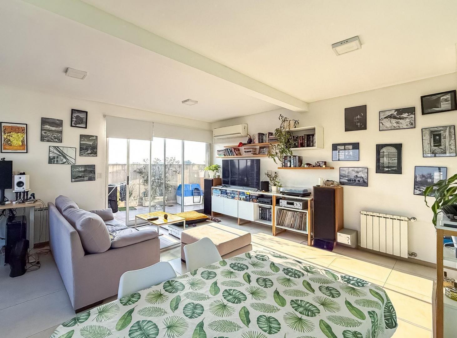 Departamento en Alquiler de 2 Ambientes, Con Terraza, Balcón y Cochera - Victoria, San Fernando