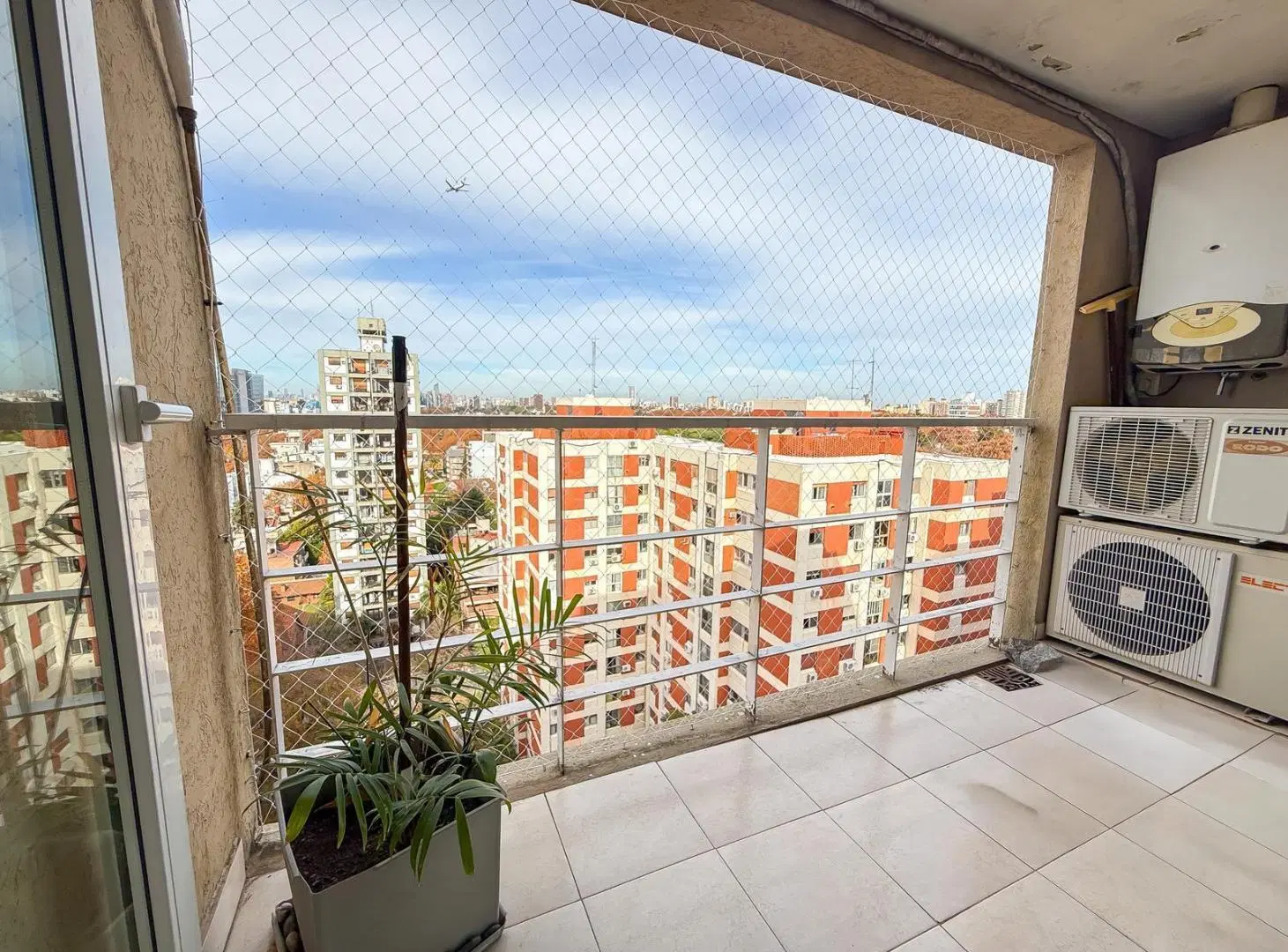 Departamento en Venta, 2 Ambientes, Con Balcón y Cochera - Vicente López 1