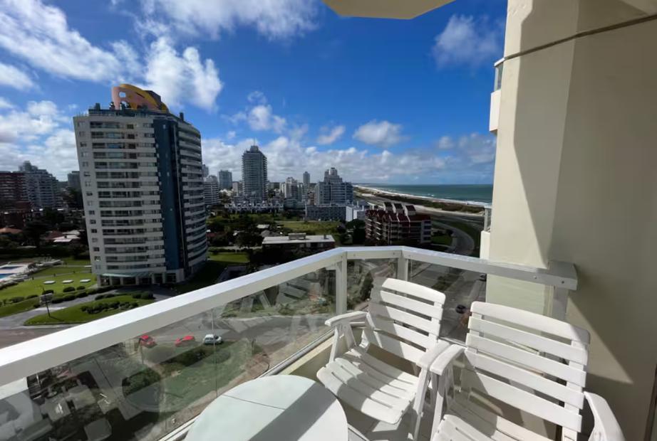Foto de Departamento en Venta, 3 Ambientes, Con Balcón y Cochera - Punta del, imagen 1