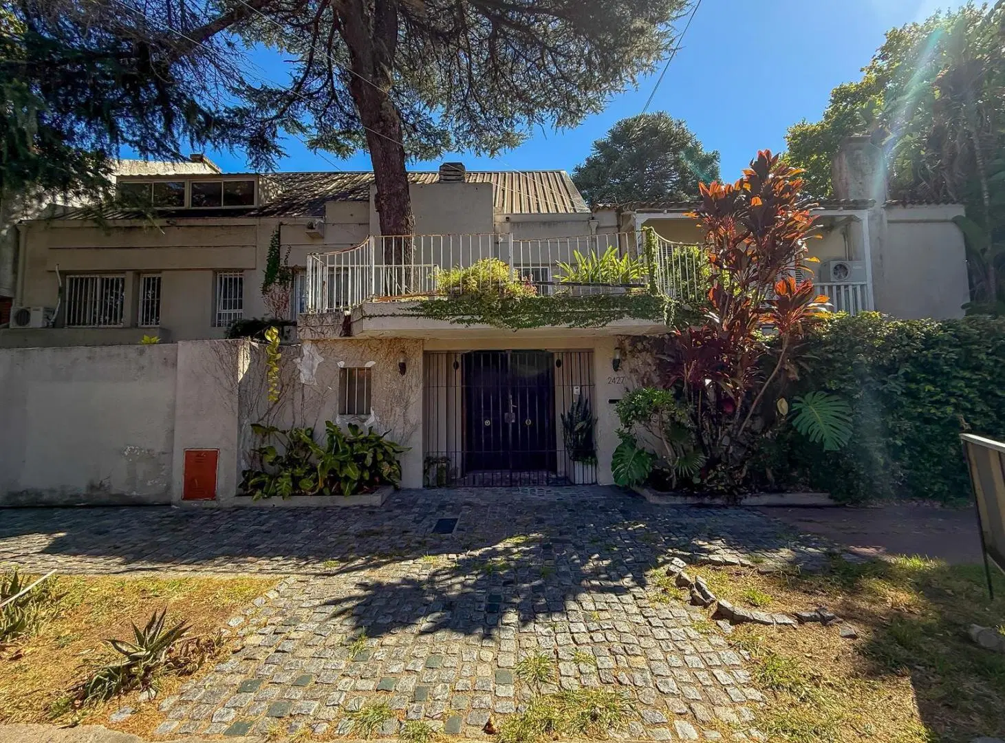 Casa en Venta, 3 Plantas, Con Jardín y Pileta - Martínez 1