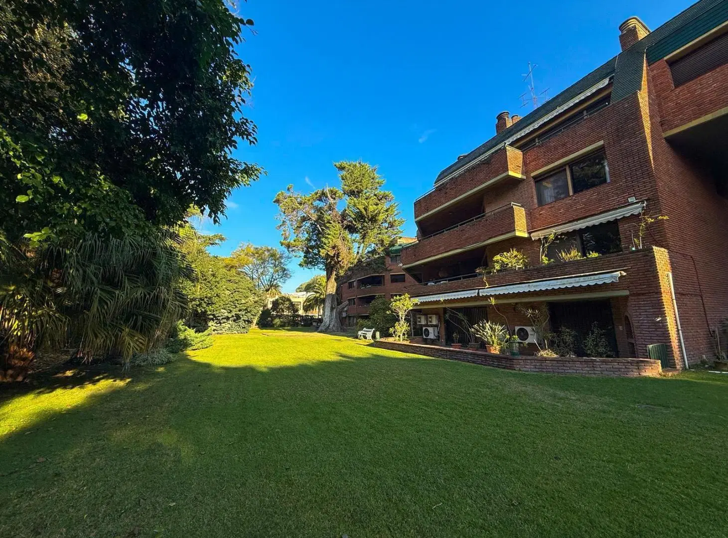 Departamento en Venta, Con Balcón y 3 Cocheras - Los Cedros, Acassuso 3