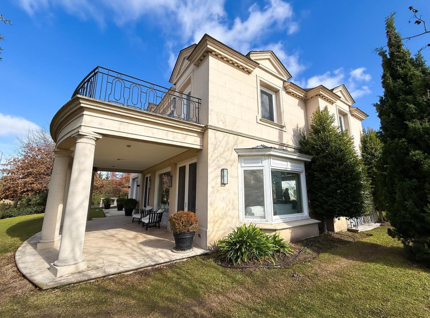 Foto de Casa en Venta, Con 2 Suites y Gran Jardín - La Isla, Nordelta, imagen 2