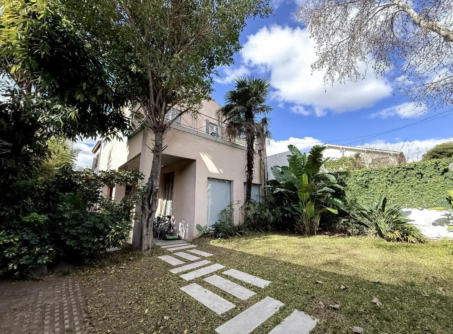 Casa en Venta de 2 Plantas Con Jardín y Cochera en Florida, Vicente López 2