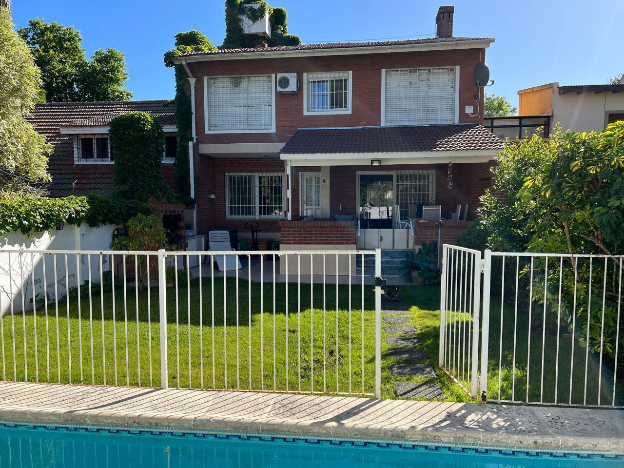 Foto de Casa en Alquiler, Con Jardín y Pileta - Acassuso, de Av. del Libertador, imagen 2