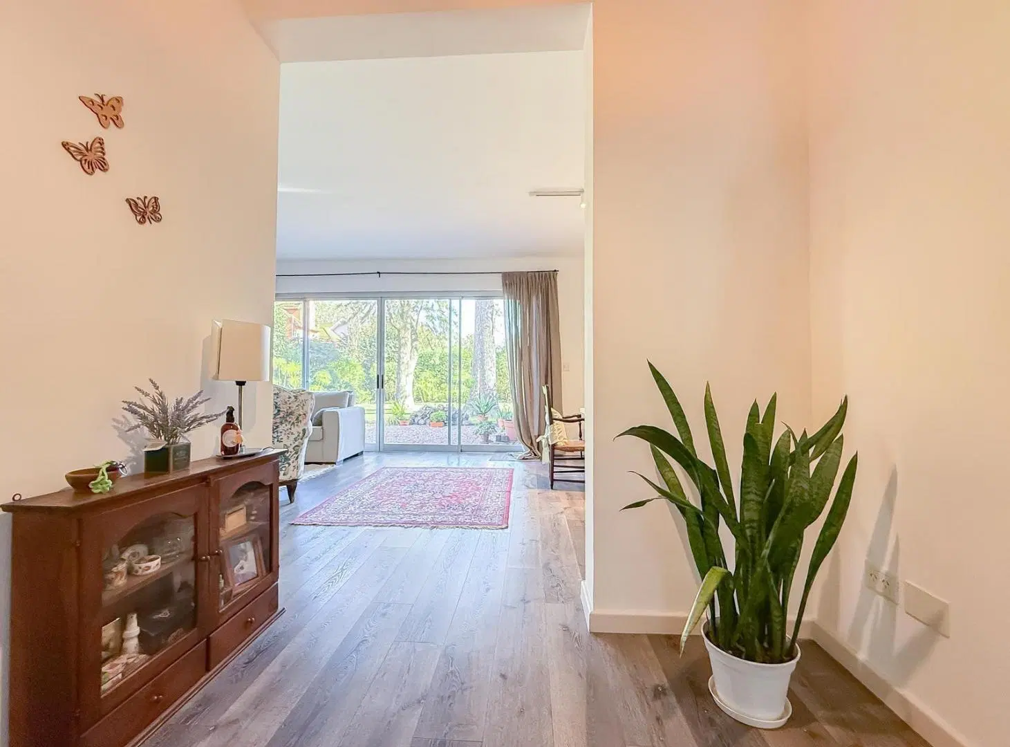 Casa en Venta, 2 Plantas, Con Jardín y Cochera - Las Chacras, Victoria 2