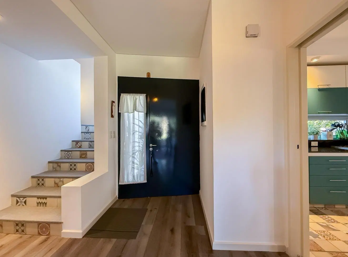 Casa en Venta, 2 Plantas, Con Jardín y Cochera - Las Chacras, Victoria 5