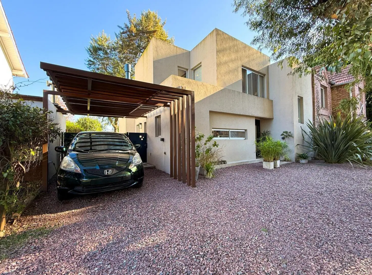 Casa en Venta, 2 Plantas, Con Jardín y Cochera - Las Chacras, Victoria 4