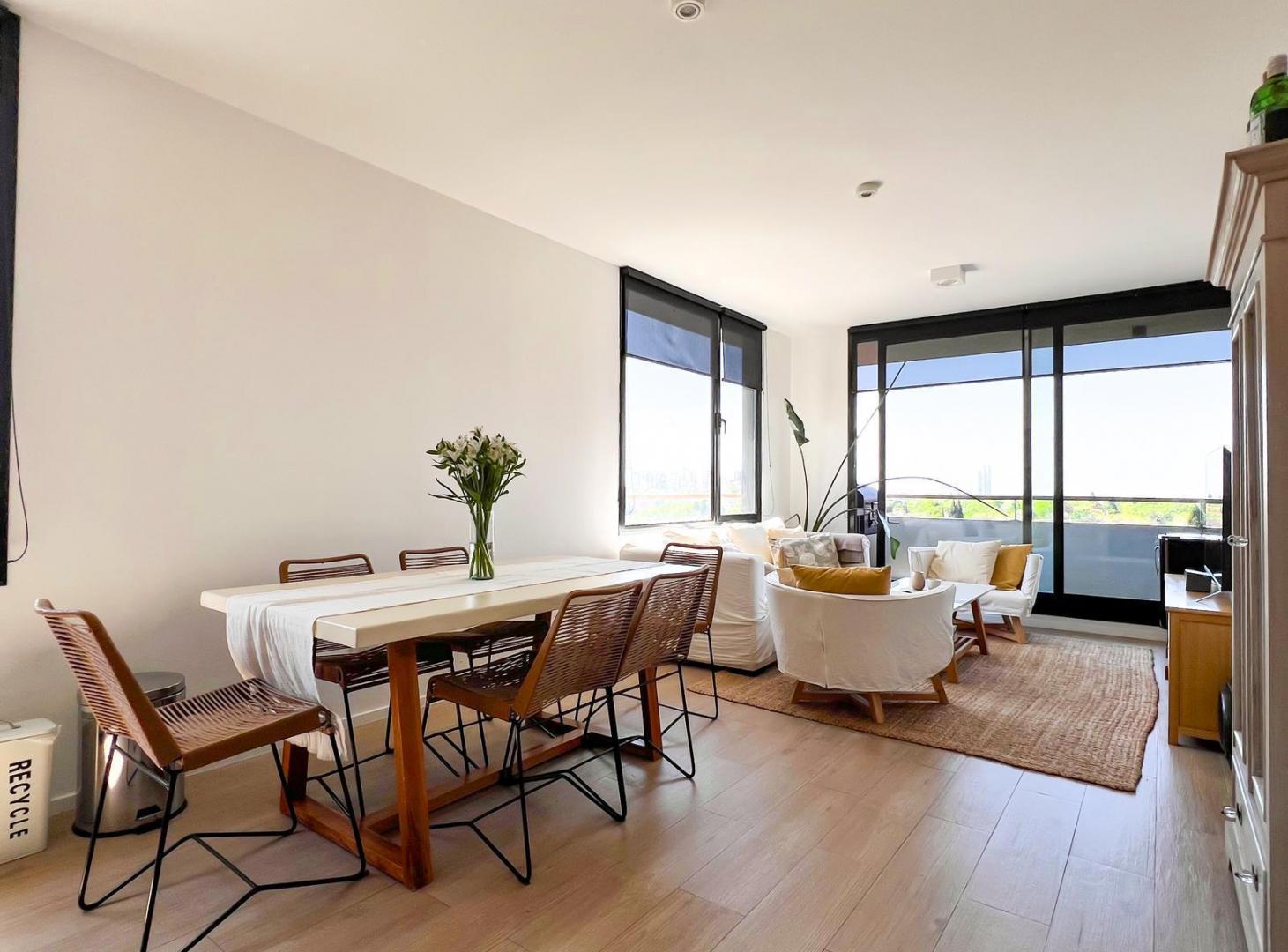 Foto de Departamento en Alquiler de 3 Ambientes, Con Balcón y Cochera - La, imagen 1