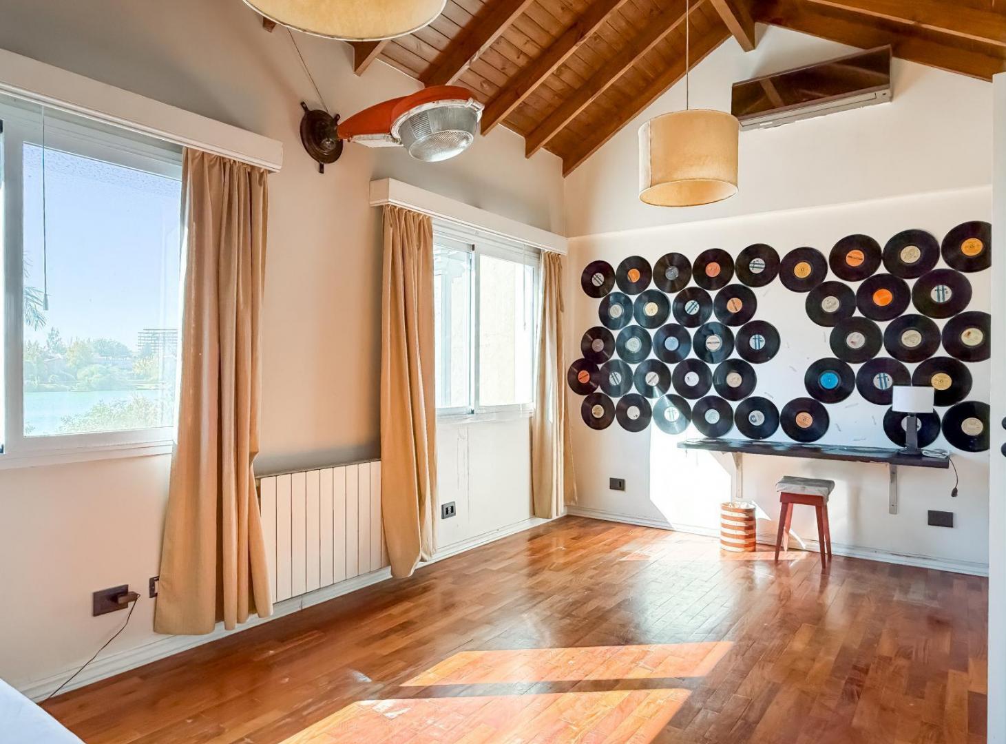 Foto de Estupenda Casa a La Laguna en Alquiler, 3 Plantas, Pileta y Cochera, imagen 4